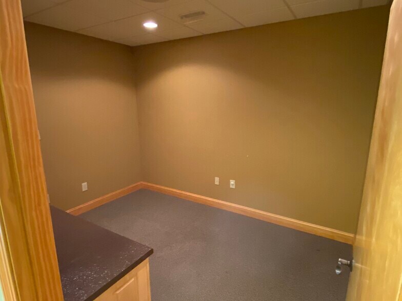 More Photos Of 717 Greenway Rd, Boone Medical For Lease