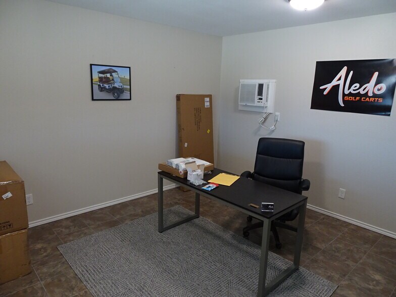 More Photos Of 10200 E Bankhead Hwy, Aledo Warehouse For Lease