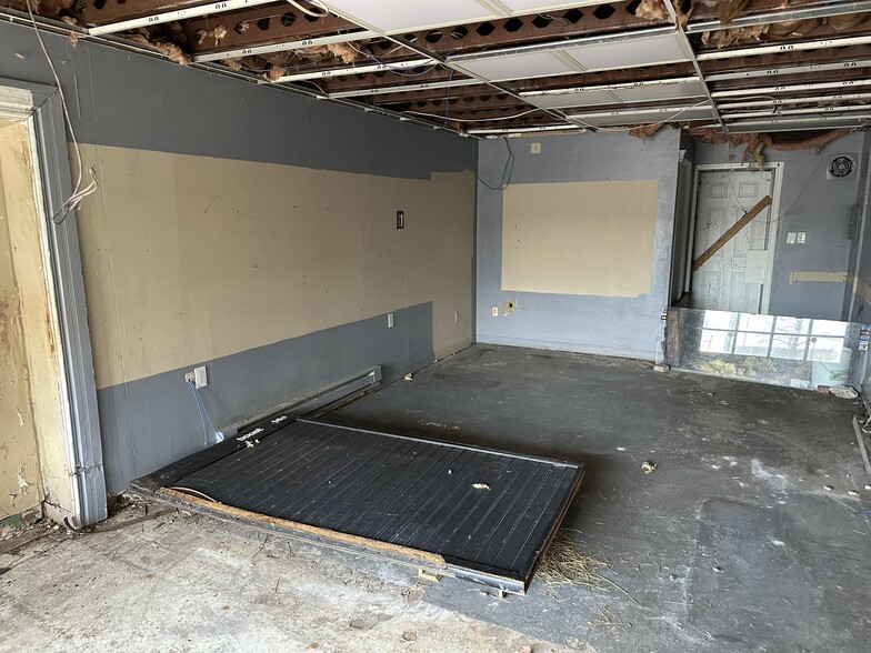 More Photos Of 11 N Virginia Ave, Penns Grove Office For Sale