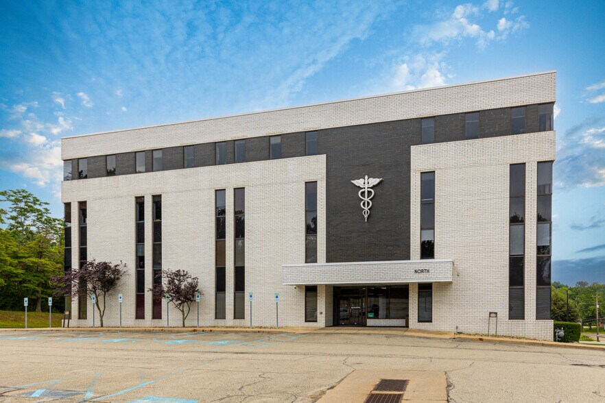 More Photos Of 2550 Mosside Blvd, Monroeville Medical For Lease