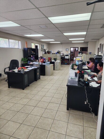 More Photos Of 1000 N Main St, Las Cruces General Retail For Lease