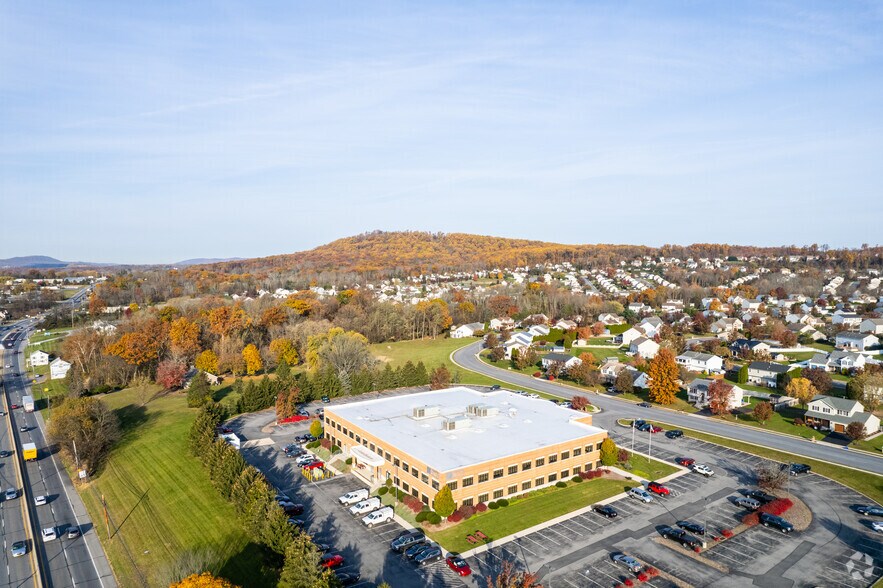 More Photos Of 205 W Welsh Dr, Douglassville Medical For Lease