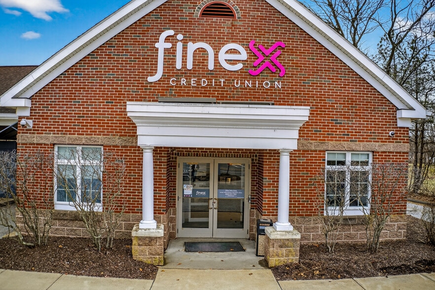 More Photos Of 60-62 Hyde Ave, Vernon Storefront Retail Office For Sale