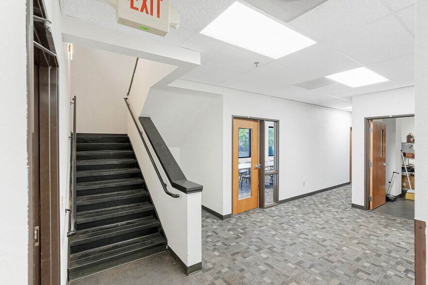 More Photos Of 1852 Fescue St SE, Albany Office For Sale