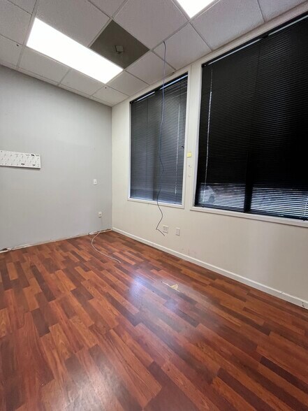 More Photos Of 11835 Canon Blvd, Newport News Office For Lease