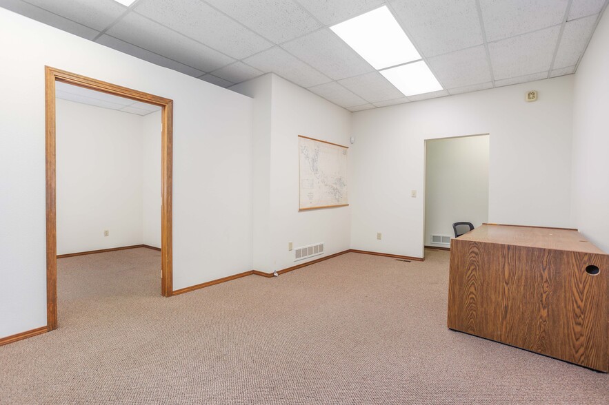 More Photos Of 100 N Fruitland St, Kennewick Office For Sale