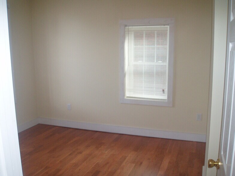 More Photos Of 821 W Marshall St, Richmond Specialty For Sale