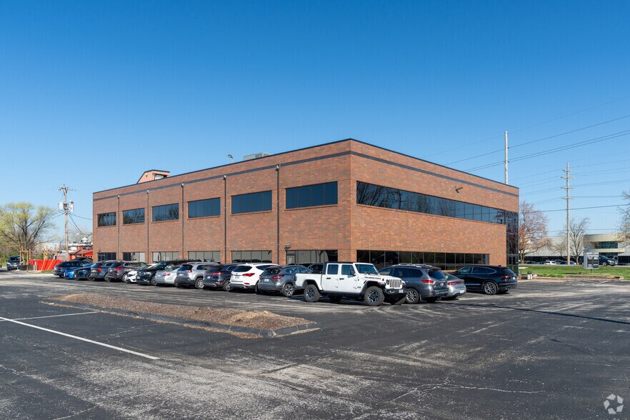 More Photos Of 17998 Chesterfield Airport Rd, Chesterfield Office For Lease