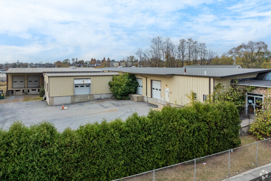 More Photos Of 500 N 8th St, Reading Warehouse For Lease