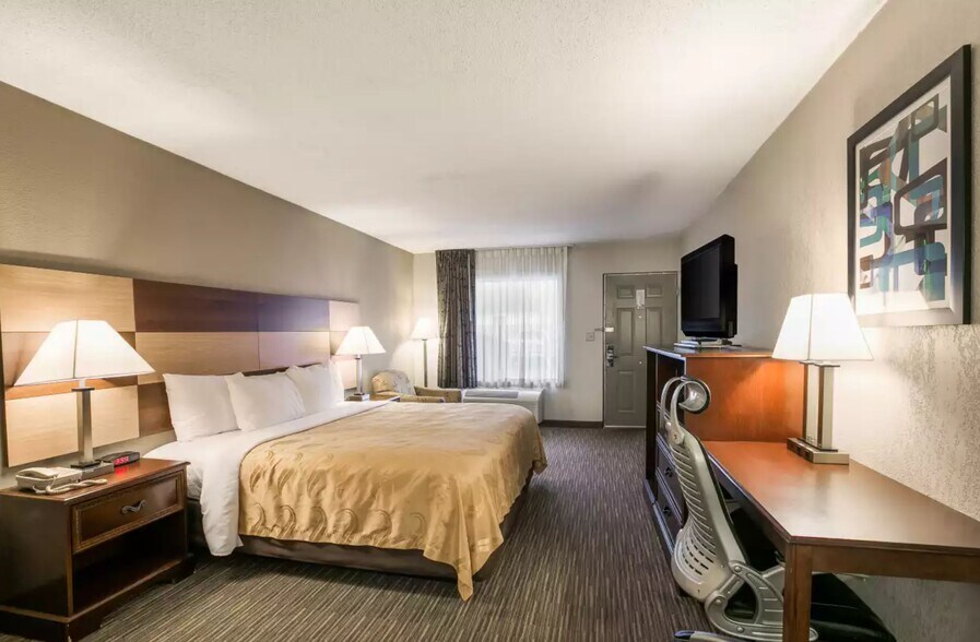 More Photos Of 631 E Barbour St, Eufaula Hotel For Sale