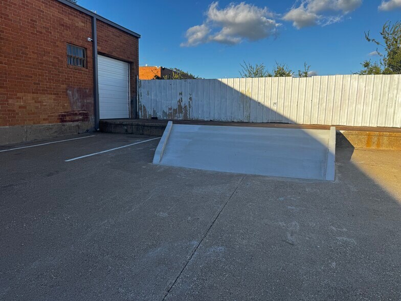 More Photos Of 8600 Chancellor Row, Dallas Warehouse For Lease