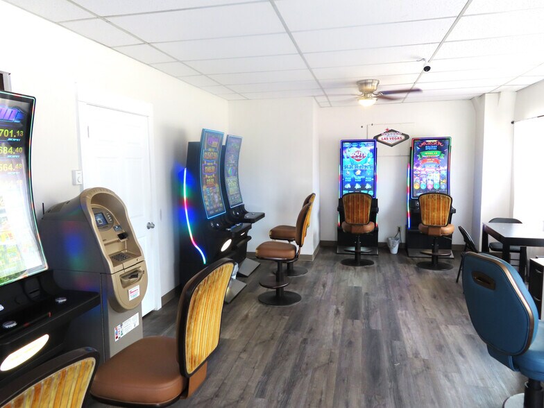 More Photos Of 275 Main St, Saegertown Storefront Retail Residential For Sale