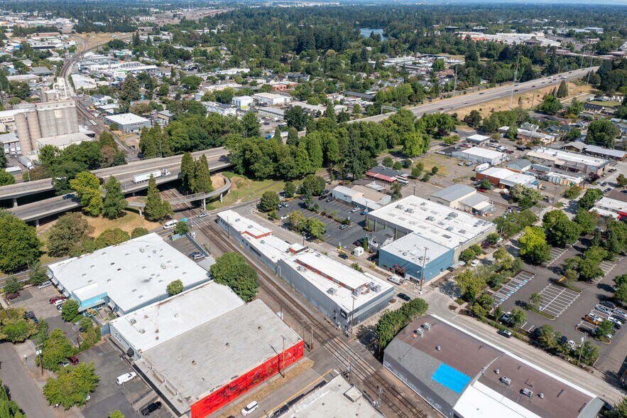 More Photos Of 306 W Lawrence St, Eugene Storefront Retail Office For Sale