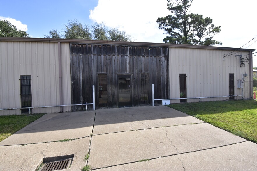 More Photos Of 630 Kentucky St, South Houston Office For Sale