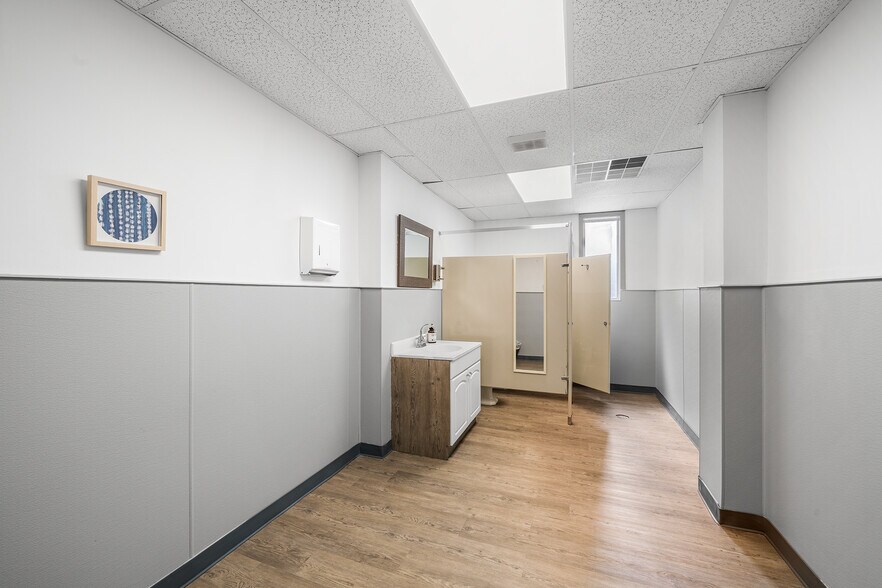 More Photos Of 379 Cherry St, Pottstown Flex For Lease