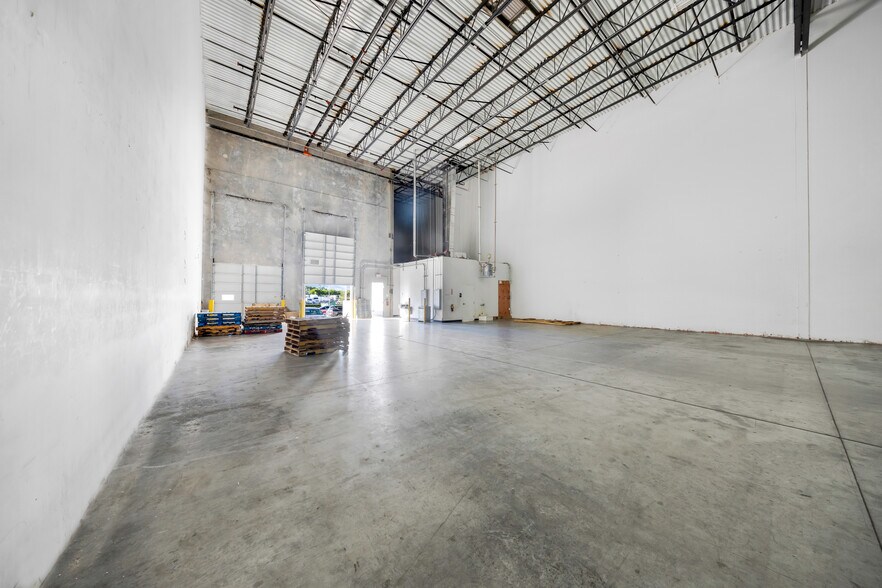 More Photos Of 14001 NW 112th Ave, Hialeah Gardens Warehouse For Lease
