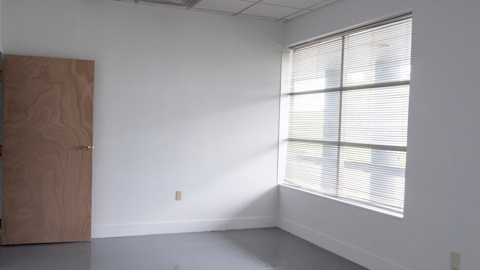More Photos Of 495 Aero Dr, Cheektowaga Light Distribution For Lease