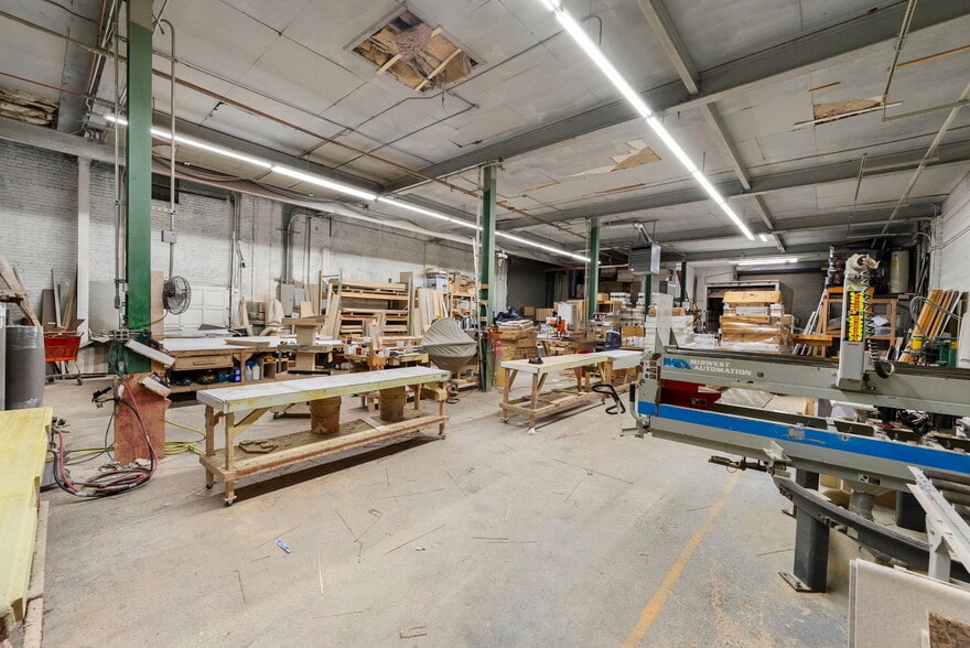 More Photos Of 96 Parkhurst St, Newark Warehouse For Lease