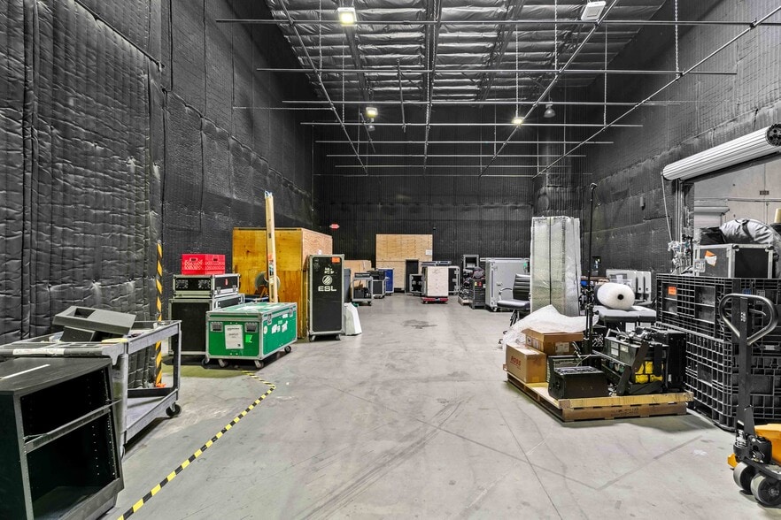 More Photos Of 2850 Ontario St, Burbank Warehouse For Lease