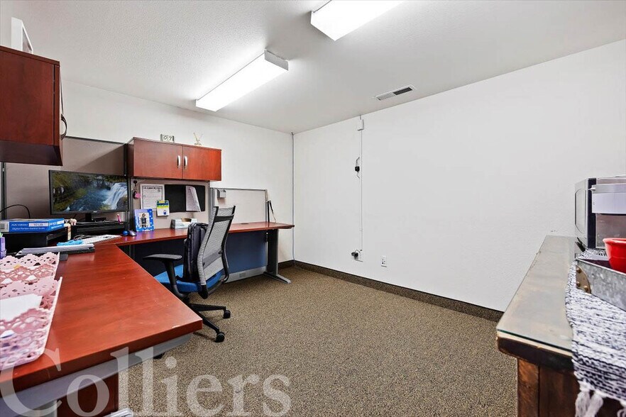 More Photos Of 2032 Highland Ave E, Twin Falls Warehouse For Lease