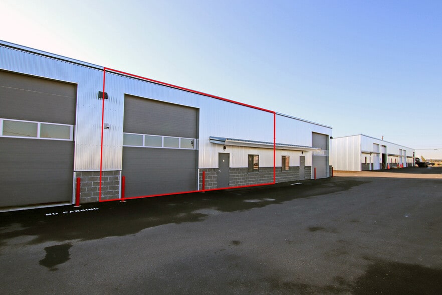 More Photos Of 688 SW Veterans Way, Redmond Warehouse For Lease