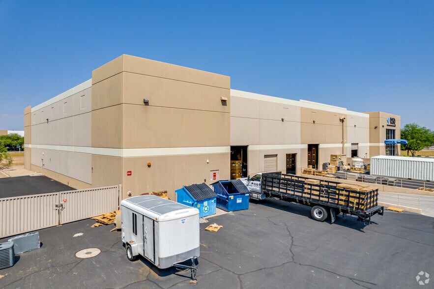 More Photos Of 8945 W Larkspur Dr, Peoria Warehouse For Lease