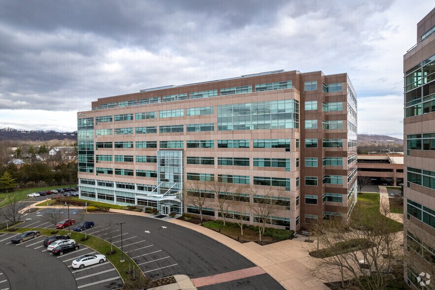 More Photos Of 400 Crossing Blvd, Bridgewater Office For Lease