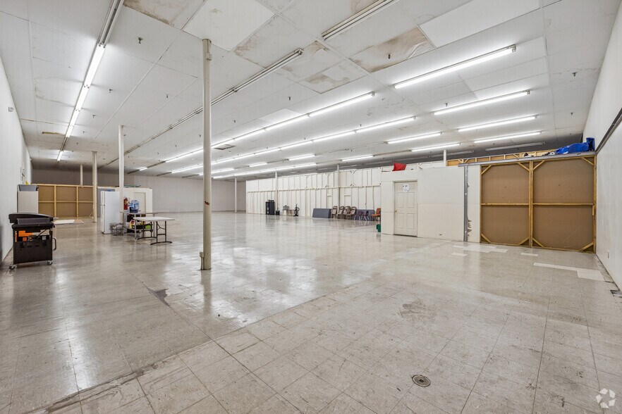 More Photos Of 3200 Roosevelt Blvd, Middletown Unknown For Lease