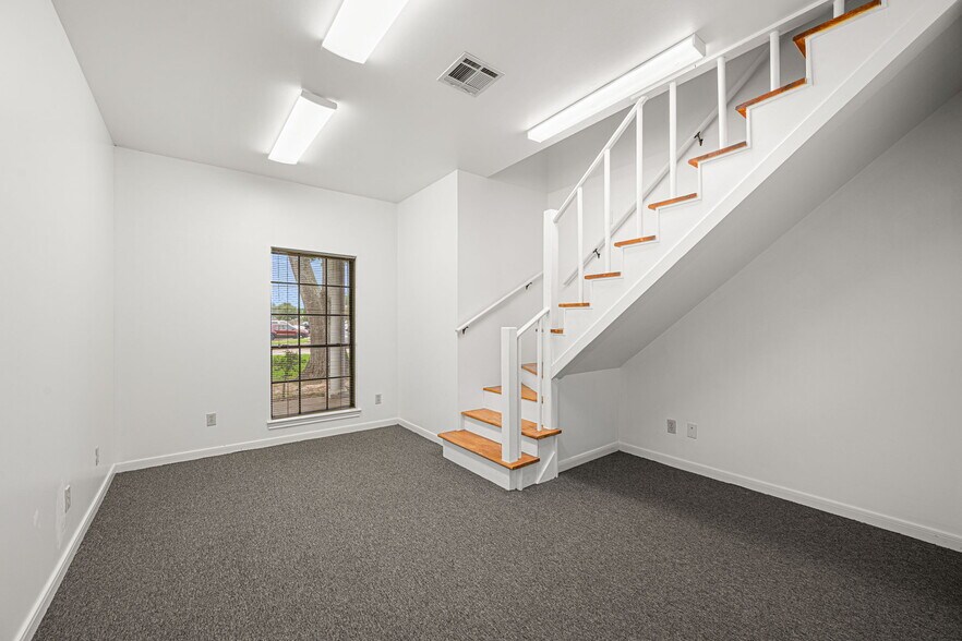More Photos Of 1350 Avenue D, Katy Office For Sale