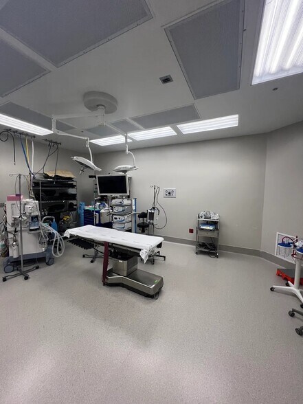 More Photos Of 3201 S Tamiami Trl, Sarasota Medical For Sale