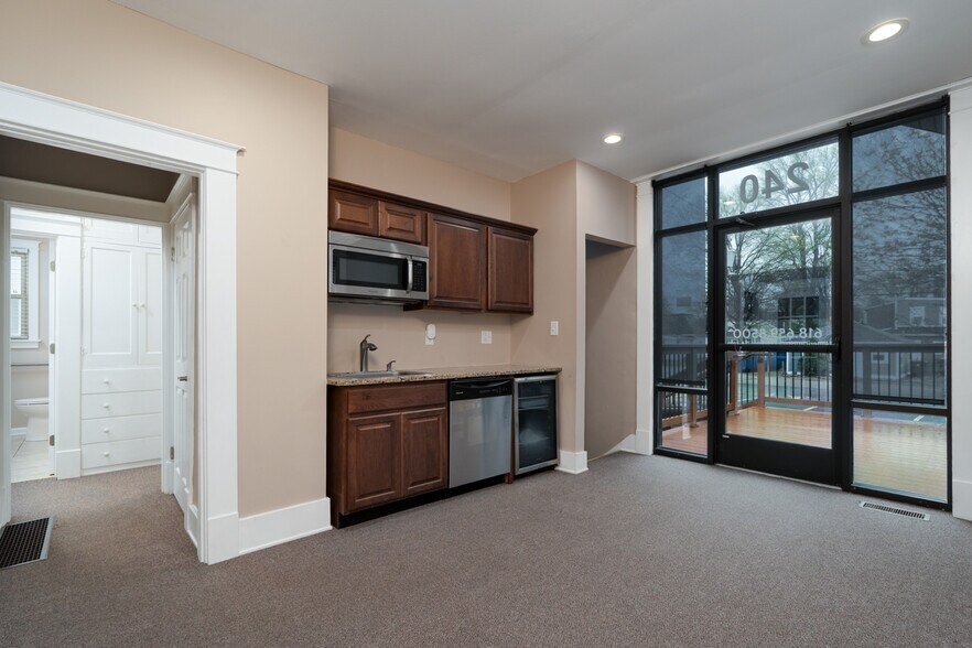 More Photos Of 240 S Buchanan St, Edwardsville Office For Sale