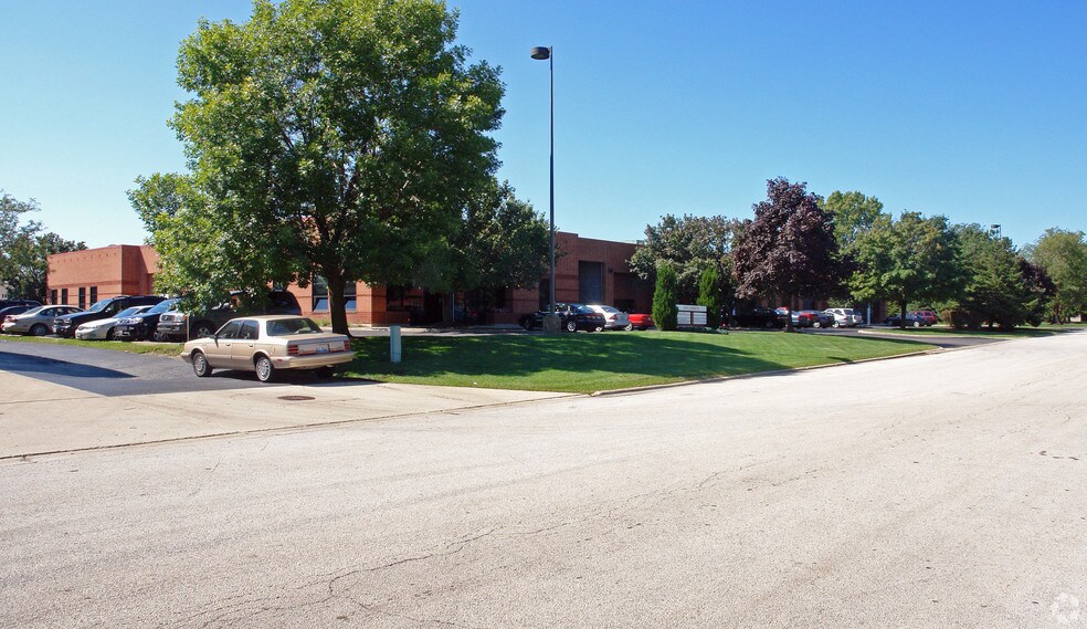 More Photos Of 225 Larkin Dr, Wheeling Warehouse For Lease