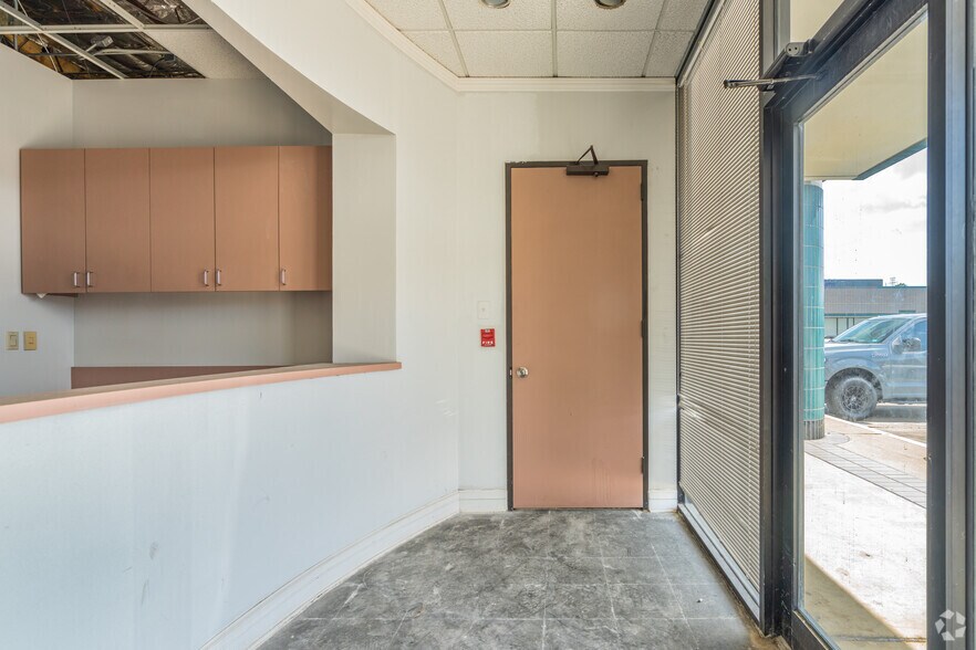 More Photos Of 12501-12607 Gulf Fwy, Houston Unknown For Lease