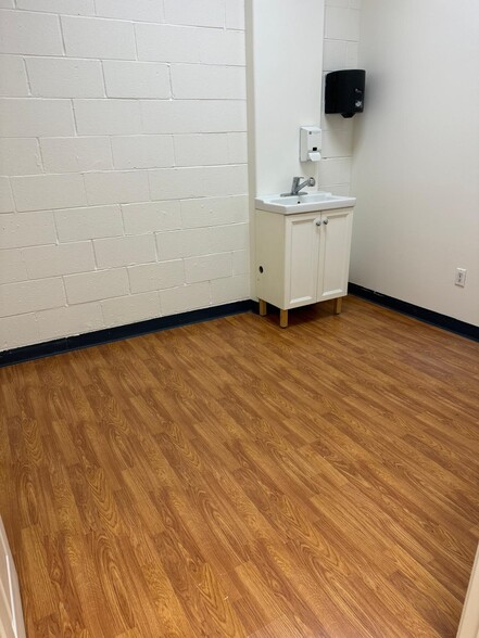 More Photos Of 3600 Ocean View Blvd, Glendale Storefront Retail Office For Lease