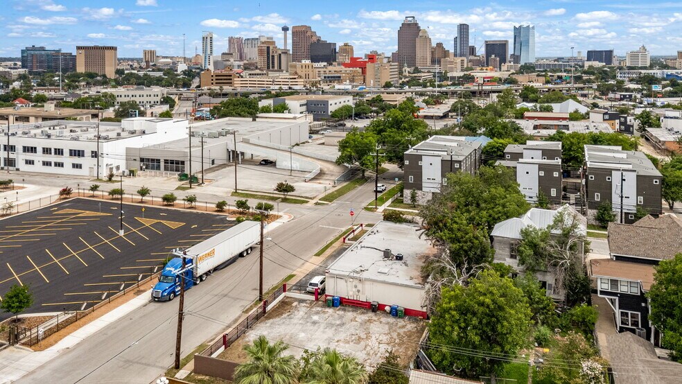 More Photos Of 201 W Poplar St, San Antonio Medical For Sale