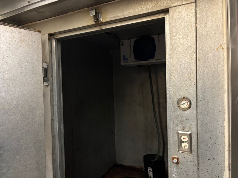 More Photos Of 78 Franklin St, Norwich Storefront Retail Office For Lease