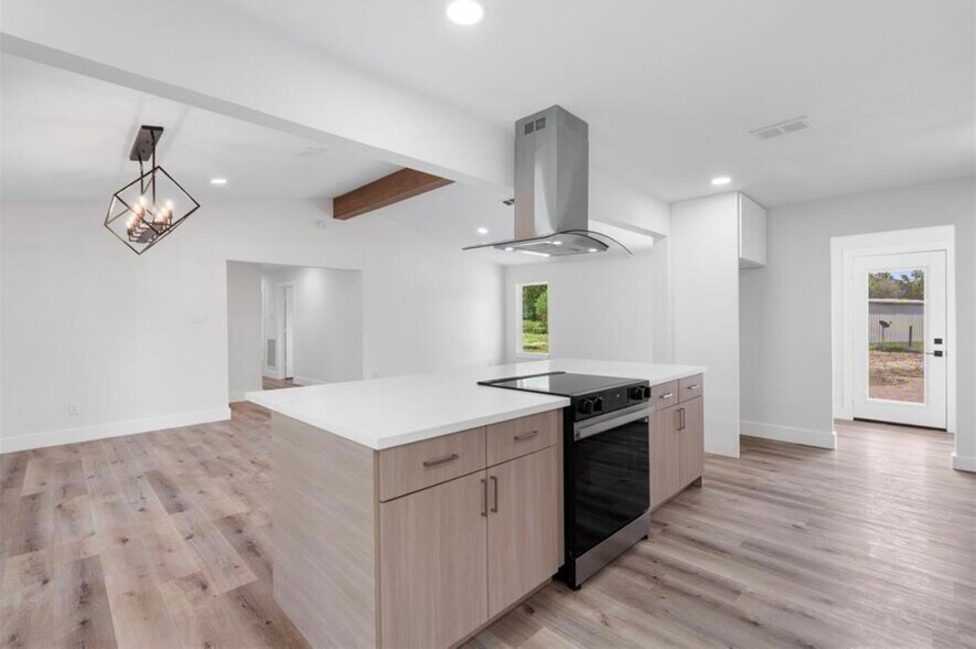 More Photos Of 12019 Beth Ln, Magnolia Light Distribution For Sale