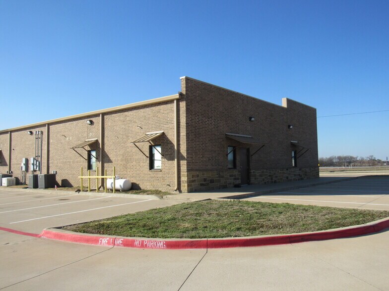 More Photos Of 595 W FM 120, Pottsboro Office For Lease