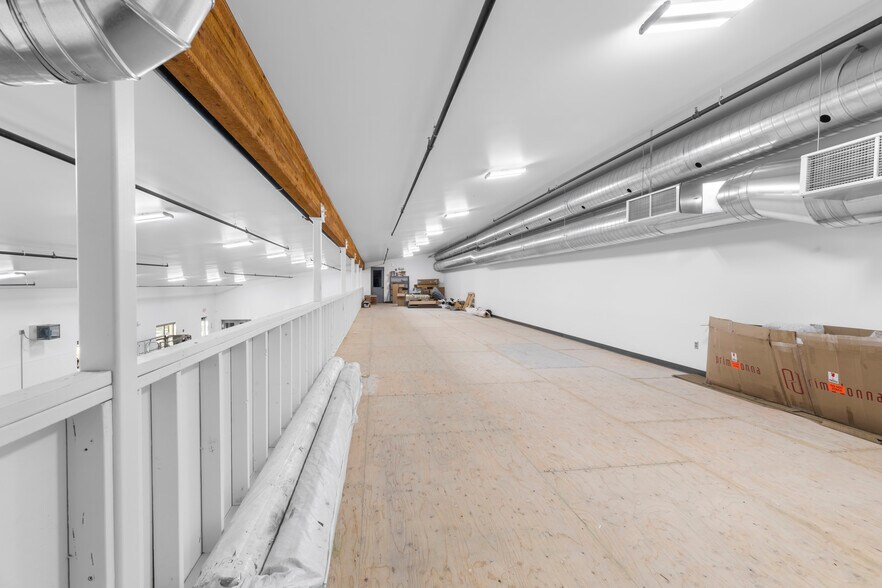 More Photos Of 3300 W Aviation Dr, Hayden Light Distribution For Lease