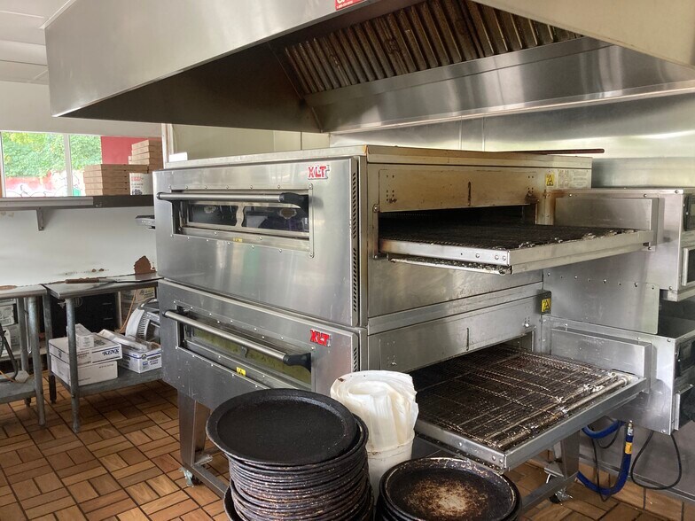 More Photos Of 2715-2719 W Broadway Ave, Minneapolis Fast Food For Sale