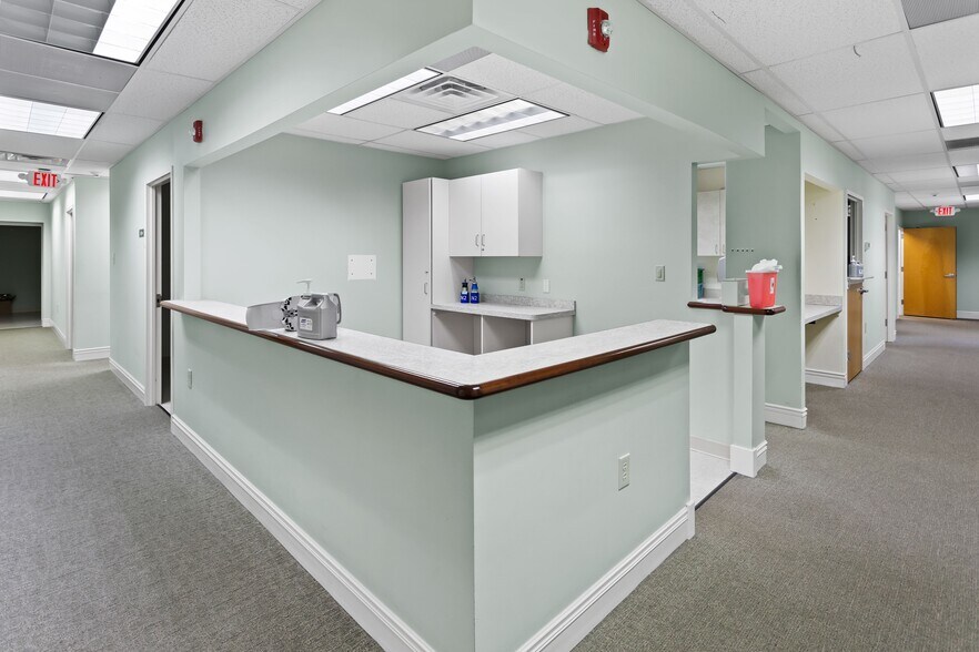 More Photos Of 21 Industrial Blvd, Paoli Medical For Lease