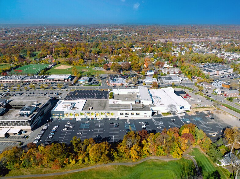 More Photos Of 750 White Plains Rd, Scarsdale Department Store For Lease