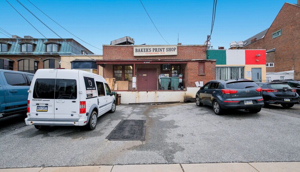 More Photos Of 10 W State St, Media Storefront For Lease