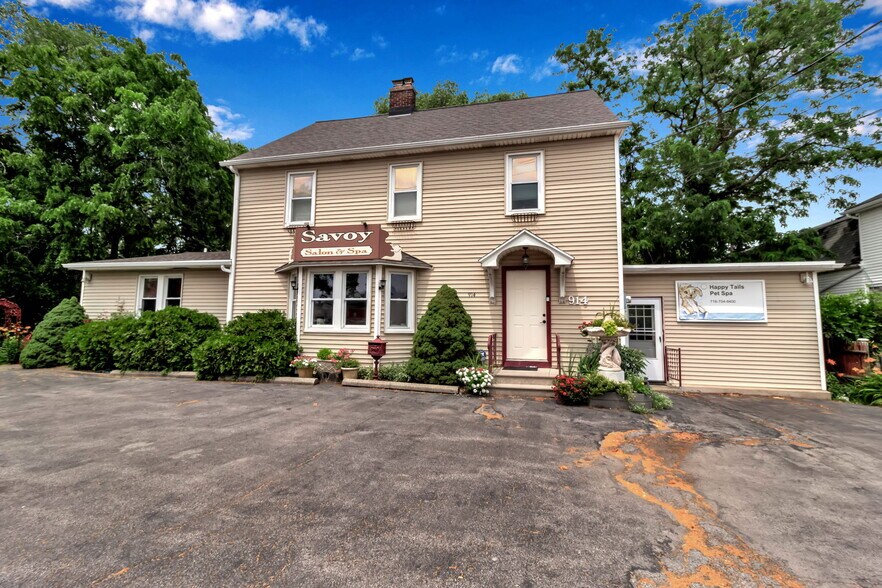 Primary Photo Of 914 Center St, Lewiston Office For Lease