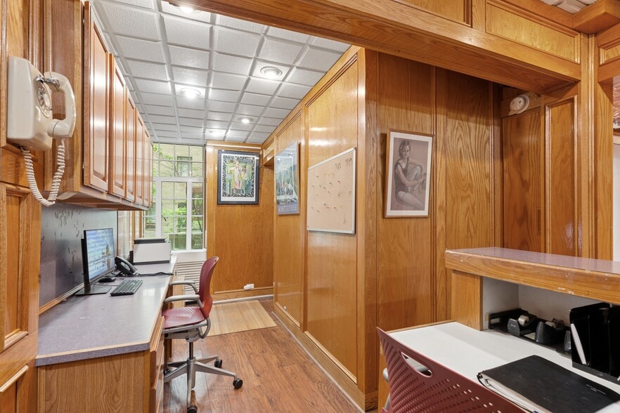 More Photos Of 25 Central Park W, New York Apartments For Lease