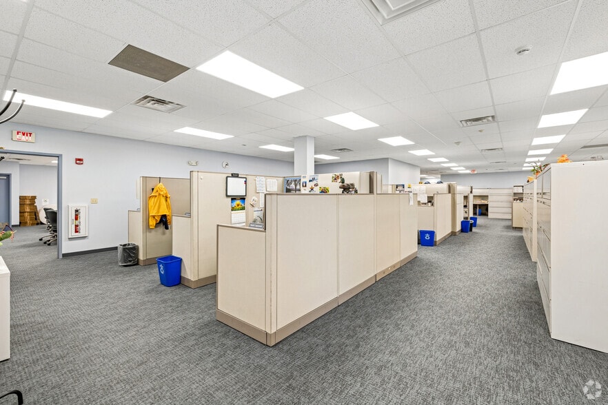 More Photos Of 10B Airline Dr, Albany Office For Sale