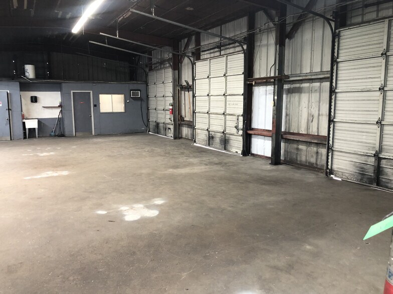 More Photos Of 2641 Delaware Ave, Kenner Service For Lease