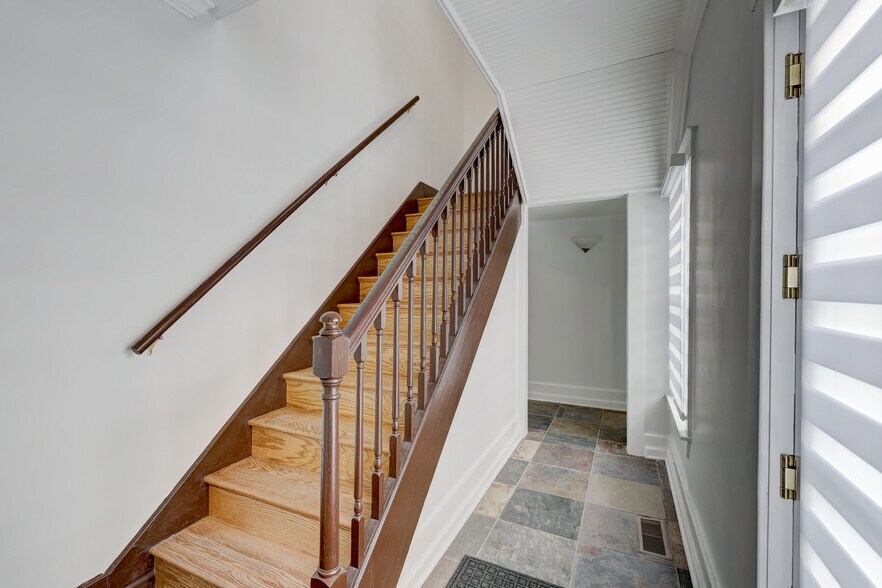 More Photos Of 2520 Rochester Rd, Royal Oak Office For Lease