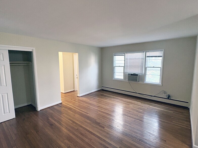 More Photos Of 206-212 Brookes Ave, Gaithersburg Apartments For Sale
