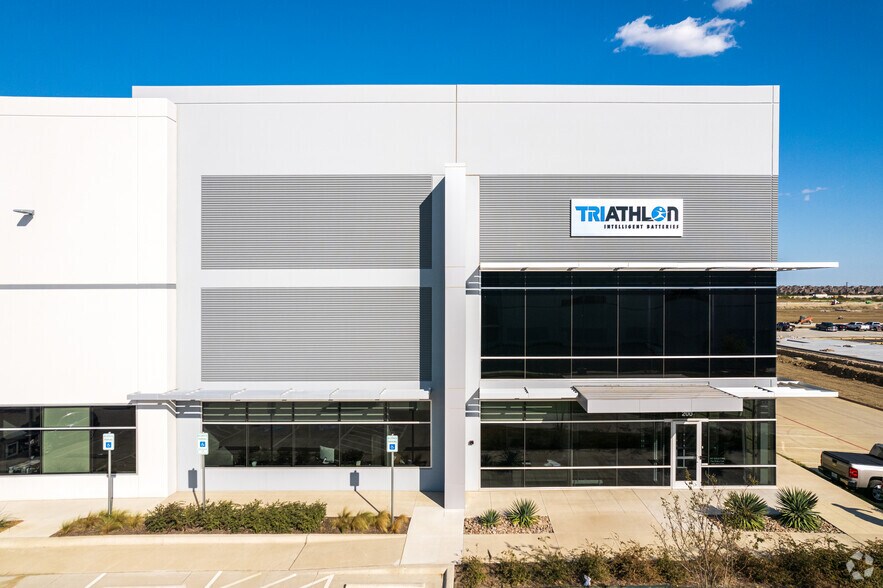 More Photos Of 2025 Midway Rd, Lewisville Distribution For Lease